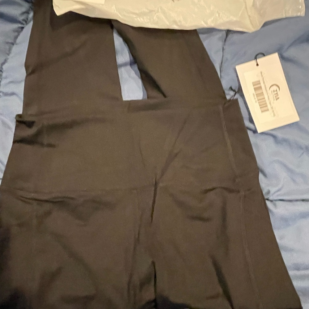 Zyia NWTB black brilliant capris